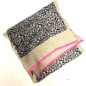 JUICY COUTURE Animal Print Scarf w/ Hot Pi…